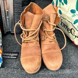 Sorel Tan and Brown Leather Footwear